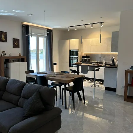 Lorenzo Luxury House 4*