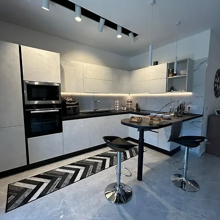 Lorenzo Luxury House